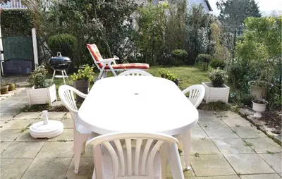 Jardin de l'établissement 2 Bedroom Amazing Home In Dives-Sur-Mer