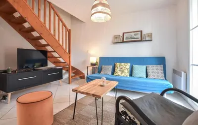 Coin salon dans l'établissement 2 Bedroom Amazing Home In Dives-Sur-Mer