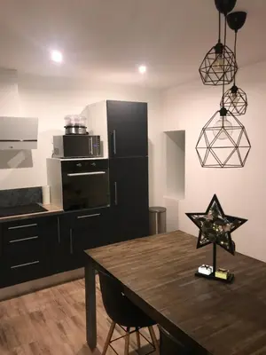 Cuisine ou kitchenette dans l'établissement Gite 5 pers avec 2h espace bien-être privatisé inclus dans le prix de la nuit 80m2 de détente