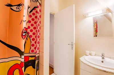 Salle de bains dans l'établissement Calvaloft