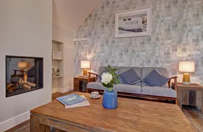 Coin salon dans l'établissement La Cotentine Maison d'Hôtes