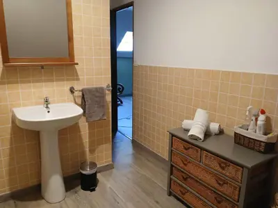 Salle de bains dans l'établissement Les Hortensias