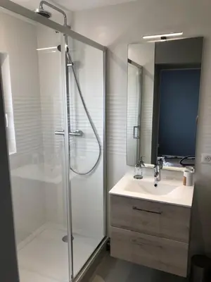 Salle de bains dans l'établissement Bel Appartement vue mer