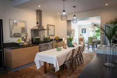 Cuisine ou kitchenette dans l'établissement Le Petit Matin