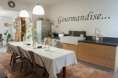 Cuisine ou kitchenette dans l'établissement Le Petit Matin