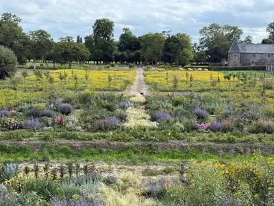 Jardin de l'établissement Domaine du Manoir de Vains