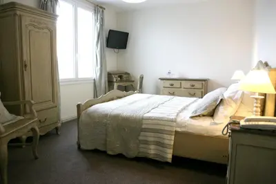 Un ou plusieurs lits dans un hébergement de l'établissement Cit'Hotel La Villa Julia