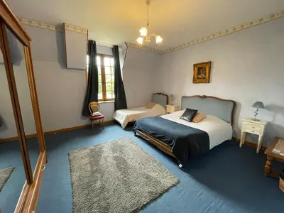 Un ou plusieurs lits dans un hébergement de l'établissement Hôtel du Château de Quinéville