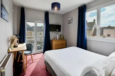 Un ou plusieurs lits dans un hébergement de l'établissement Saint Aubin Logis Hôtel & Restaurant