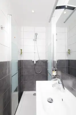 Salle de bains dans l'établissement Saint Aubin Logis Hôtel & Restaurant