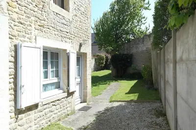 Jardin de l'établissement 50 m2 de charme au coeur des plaisirs de la côte