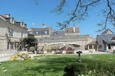Jardin de l'établissement 50 m2 de charme au coeur des plaisirs de la côte
