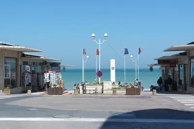 Vue générale sur la mer ou vue sur la mer prise depuis l'appartement
