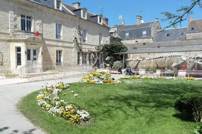 Jardin de l'établissement 50 m2 de charme au coeur des plaisirs de la côte