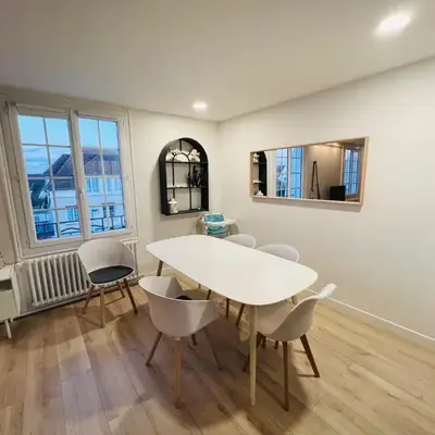 Bel appartement plein centre 100m de la mer