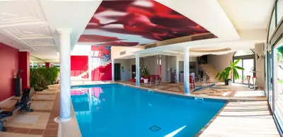 Piscine de l'établissement Le Domaine Des Chevaliers De Malte ou située à proximité