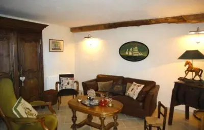 Coin salon dans l'établissement Gîte La Bourgetterie Fontenay sur Mer