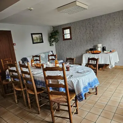 Restaurant ou autre lieu de restauration dans l'établissement Gîtes de la terrette
