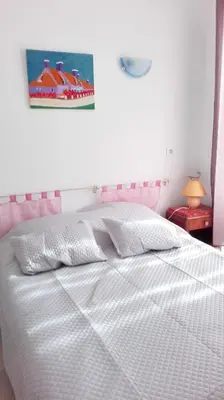 Un ou plusieurs lits dans un hébergement de l'établissement Maison charmante à Sourdeval avec jardin clôturé