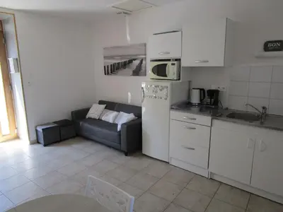 Cuisine ou kitchenette dans l'établissement maisonnette avec jardin proche du Mont Saint Michel