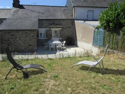 Jardin de l'établissement maisonnette avec jardin proche du Mont Saint Michel
