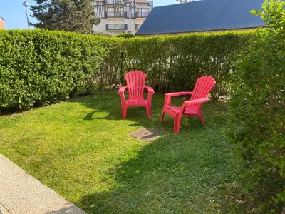 Jardin de l'établissement T2 jardinet, accès direct plage