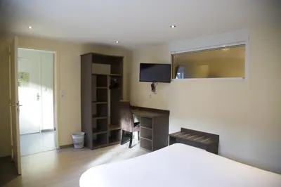 Télévision ou salle de divertissement dans l'établissement Auberge de la Baie