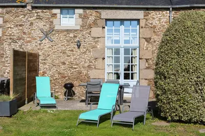 Jardin de l'établissement La Metairie du Vauhariot - Cottages de Caractère Vue Mer - Terrasse & Piscine Intérieure Chauffée