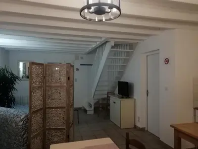 Télévision ou salle de divertissement dans l'établissement Villa Jozefina résidence les Oyats