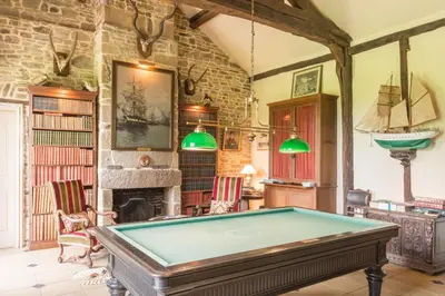 Billard dans l'établissement Château de Boucéel - Mont Saint Michel