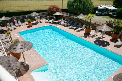 Piscine de l'établissement Camping Saint Michel ou située à proximité
