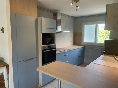 Cuisine ou kitchenette dans l'établissement maison 400 m de la plage