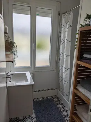 Salle de bains dans l'établissement Maison de vacances cosy