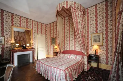 Un ou plusieurs lits dans un hébergement de l'établissement Chateau de Canisy