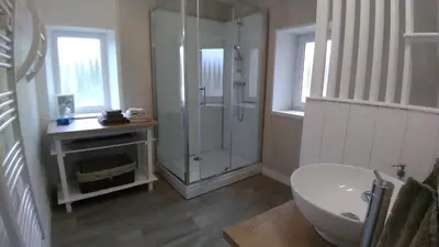 Salle de bains dans l'établissement La Charretterie