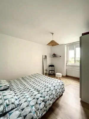 Un ou plusieurs lits dans un hébergement de l'établissement Beau duplex et studio proche de la mer