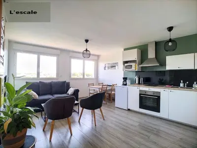 Cuisine ou kitchenette dans l'établissement Beau duplex et studio proche de la mer