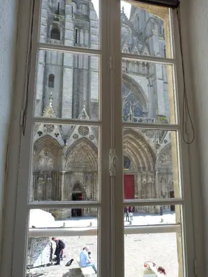 Plan de l'établissement Parvis de la cathédrale de Bayeux vue directe