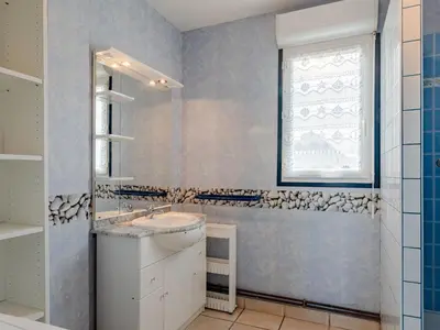 Salle de bains dans l'établissement Holiday Home Chez Laurette by Interhome