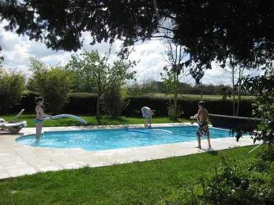 Piscine de l'établissement Château de Launay ou située à proximité
