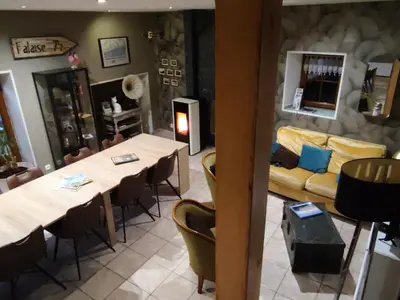 Coin salon dans l'établissement La ferme aux chats