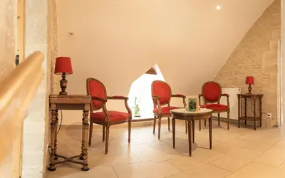 Coin salon dans l'établissement Le Clos des Courtines - Meuvaines