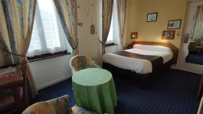 Un ou plusieurs lits dans un hébergement de l'établissement Hotel Angleterre