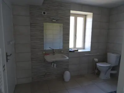 Salle de bains dans l'établissement LA COURTEILLE