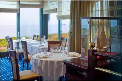 Restaurant ou autre lieu de restauration dans l'établissement Hôtel de la Pointe du Grouin