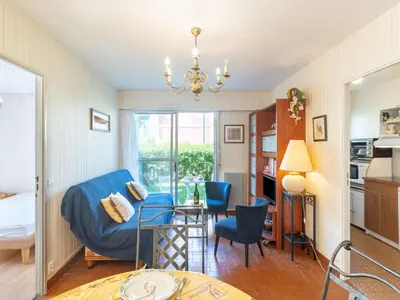 Cuisine ou kitchenette dans l'établissement Apartment Résidence du Port-2 by Interhome