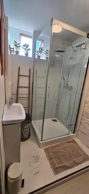 Salle de bains dans l'établissement Gites Ferme de la Baie