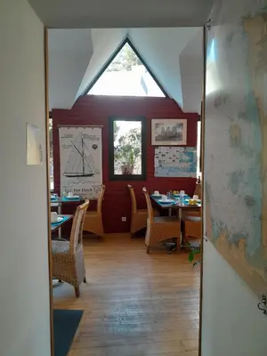 Coin salon dans l'établissement Hotel La Voilerie Cancale bord de mer