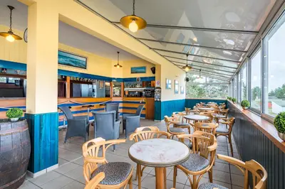 Restaurant ou autre lieu de restauration dans l'établissement Azureva Club Hauteville