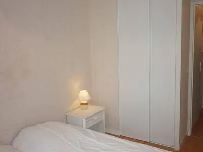 Un ou plusieurs lits dans un hébergement de l'établissement Appartement cosy 4 pers à 300m de la plage de Cabourg avec tout confort - FR-1-465-21